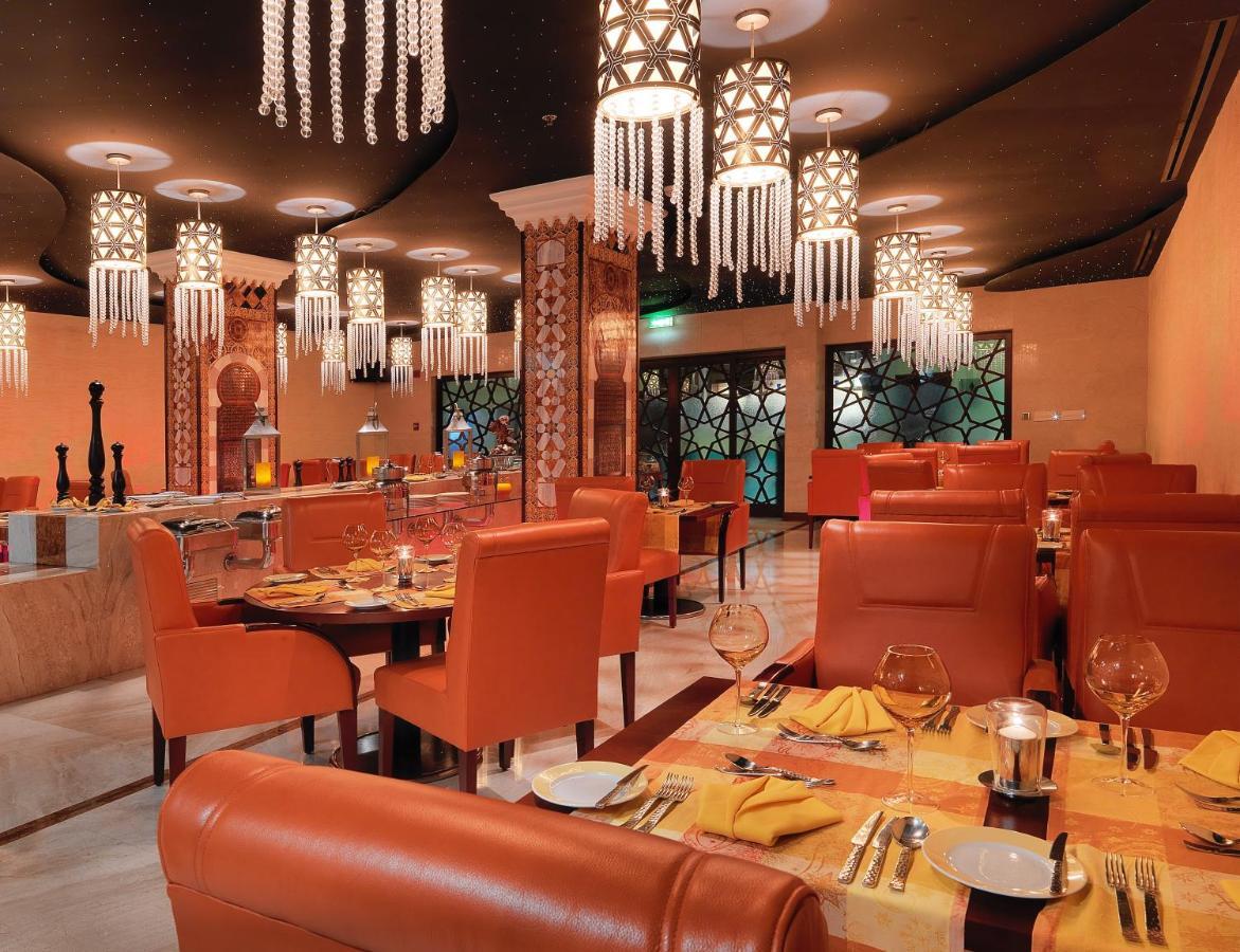 מלון Crowne Plaza Jeddah By Ihg מראה חיצוני תמונה The interior of a restaurant
