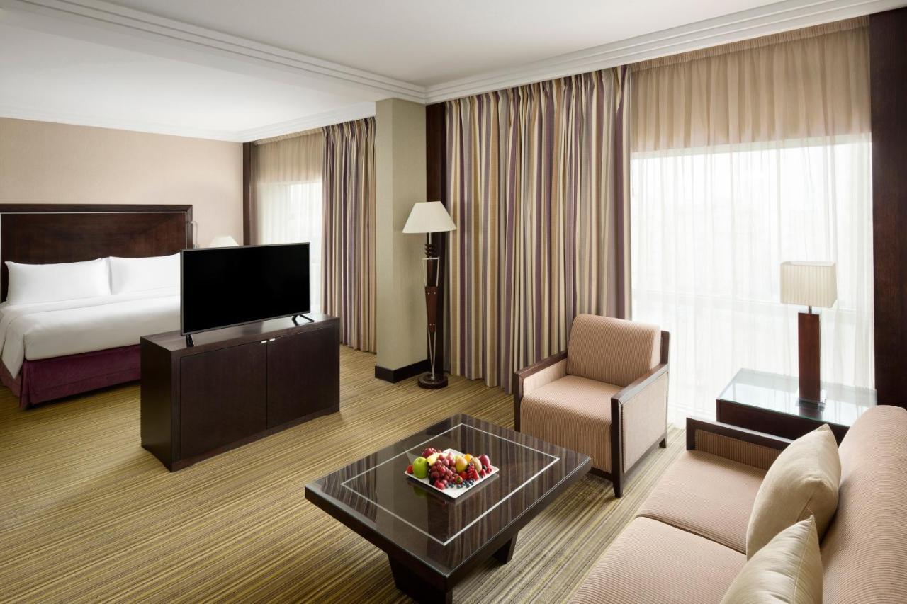 מלון Crowne Plaza Jeddah By Ihg מראה חיצוני תמונה A suite at the hotel