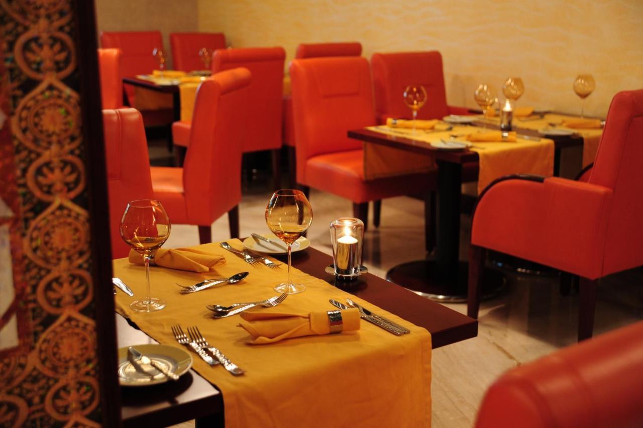 מלון Crowne Plaza Jeddah By Ihg מראה חיצוני תמונה Restaurant interior