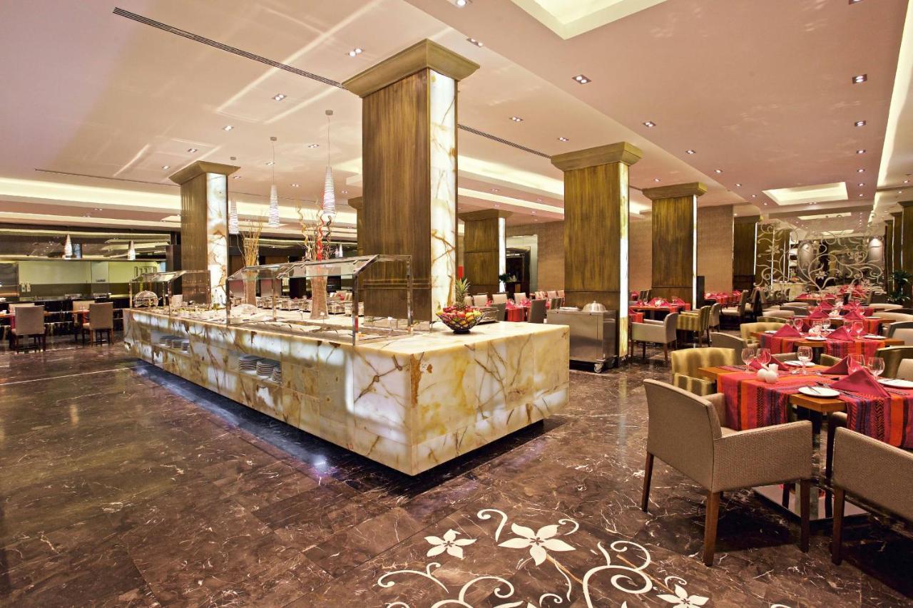 מלון Crowne Plaza Jeddah By Ihg מראה חיצוני תמונה The restaurant