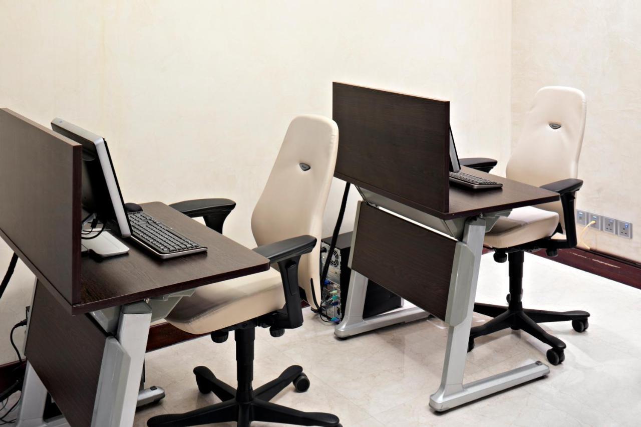 מלון Crowne Plaza Jeddah By Ihg מראה חיצוני תמונה A typical computer lab