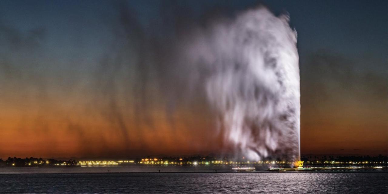 מלון Crowne Plaza Jeddah By Ihg מראה חיצוני תמונה The fountain at night