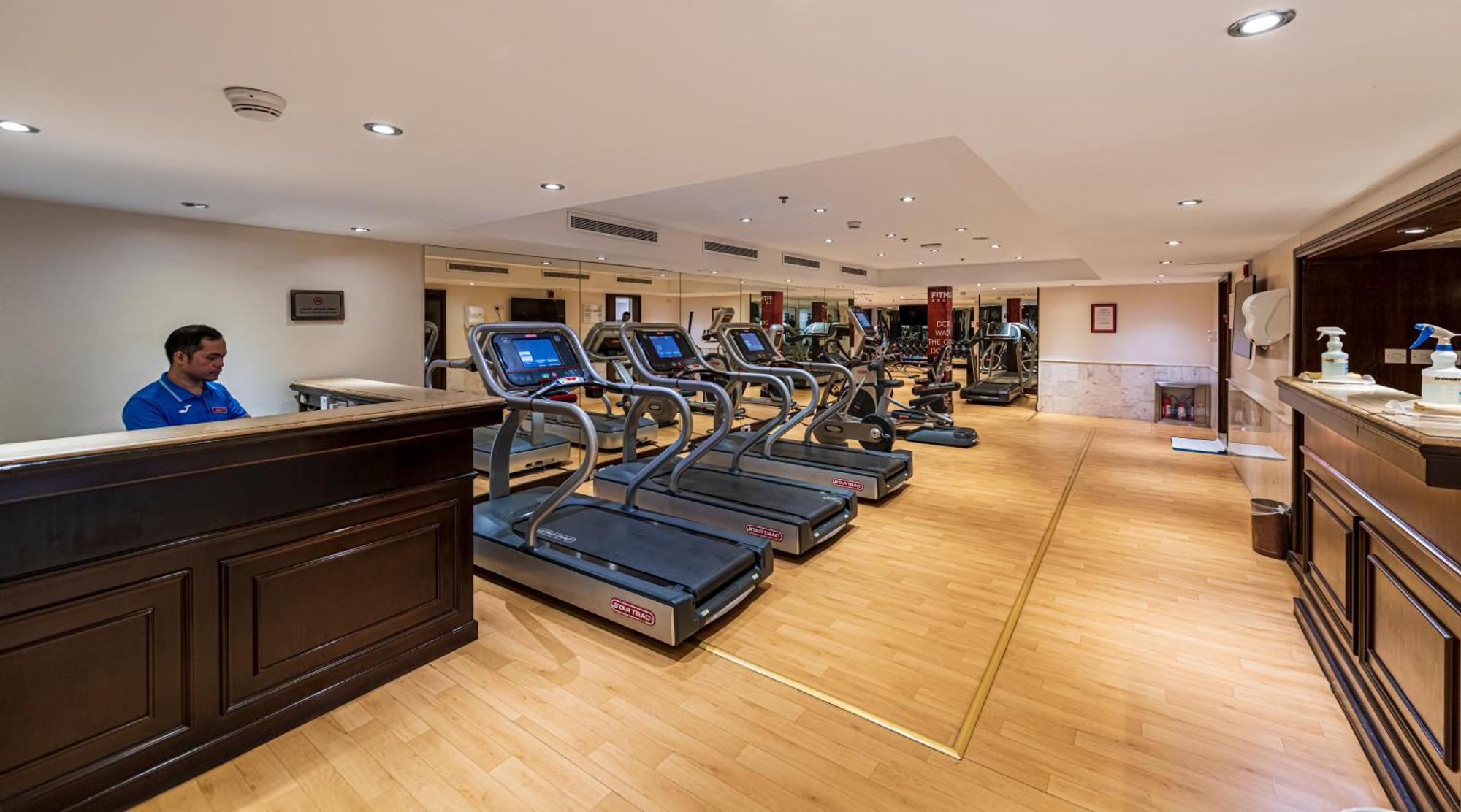 מלון Crowne Plaza Jeddah By Ihg מראה חיצוני תמונה The gym at the Taj Bengal